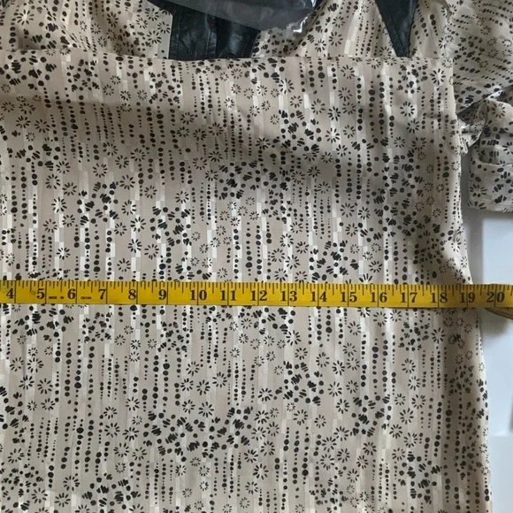 perfect travel companion ❣️ CAbi Faux Leather Accents 37” length - Picture 5 of 11